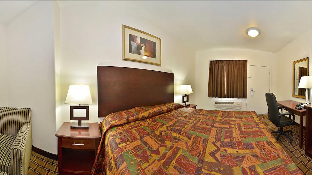 Baymont By Wyndham Ridgecrest Motel Exterior photo
