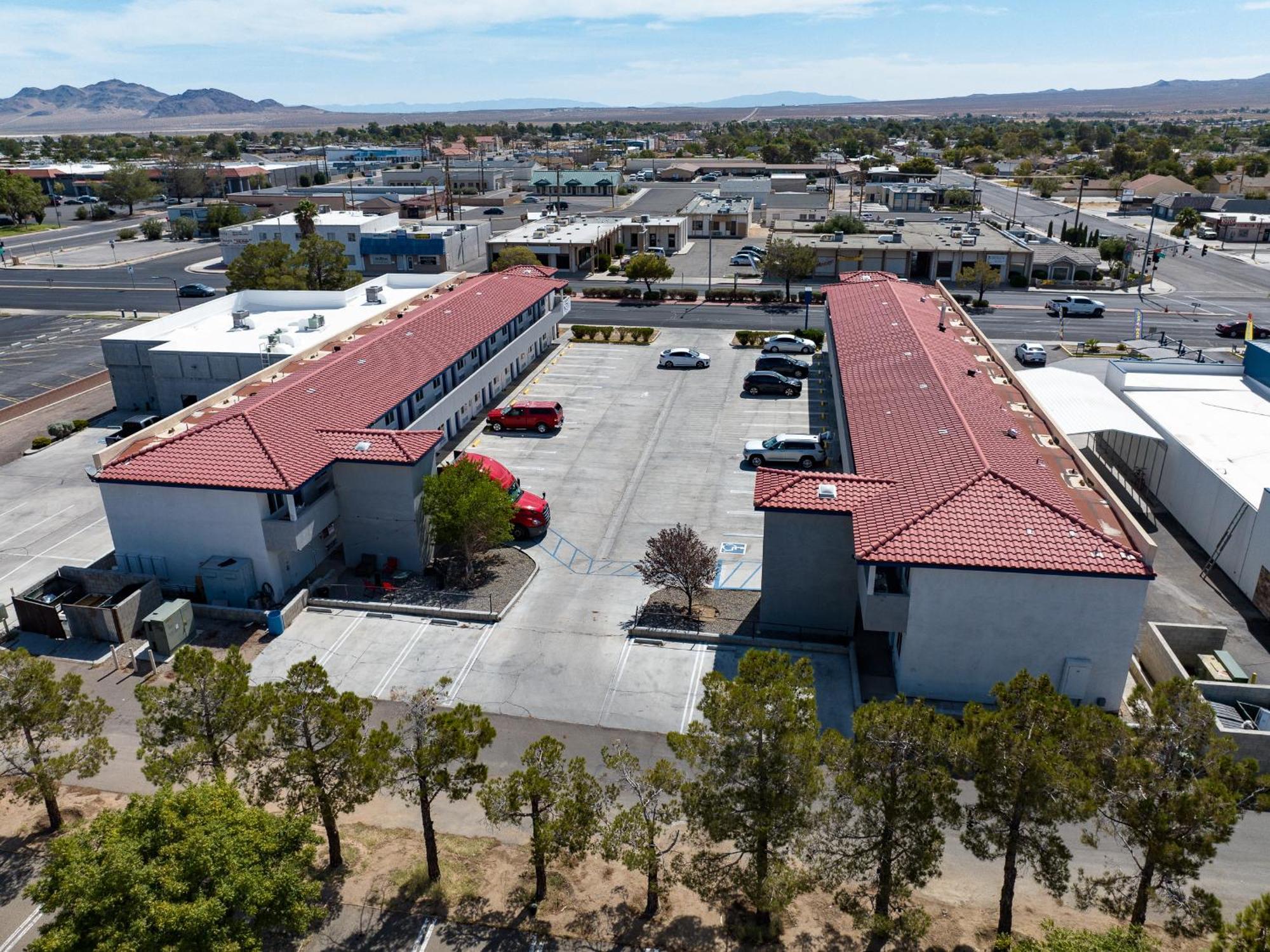 Baymont By Wyndham Ridgecrest Motel Exterior photo